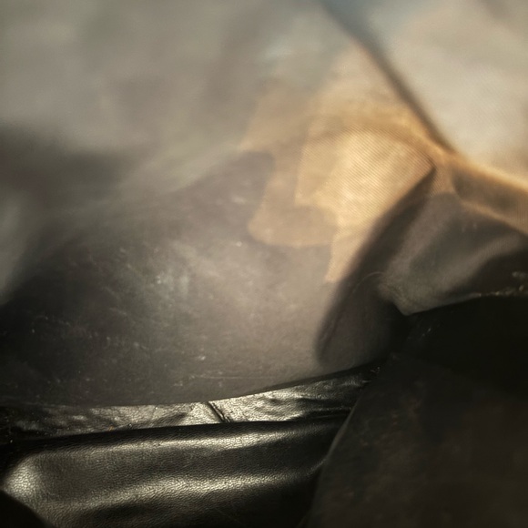 Bottega Veneta Crossbody. Flap Lock Closure. Purchased from JEBWA. - Picture 7 of 9